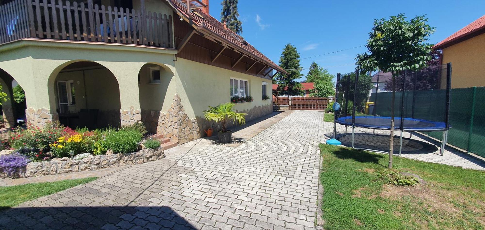 Tamasi Villa- Nyaralohaz Balatonkeresztúr エクステリア 写真