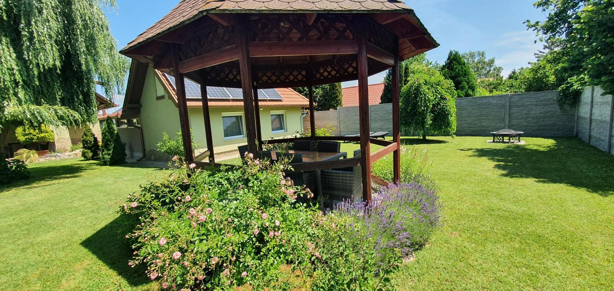 Tamasi Villa- Nyaralohaz Balatonkeresztúr エクステリア 写真
