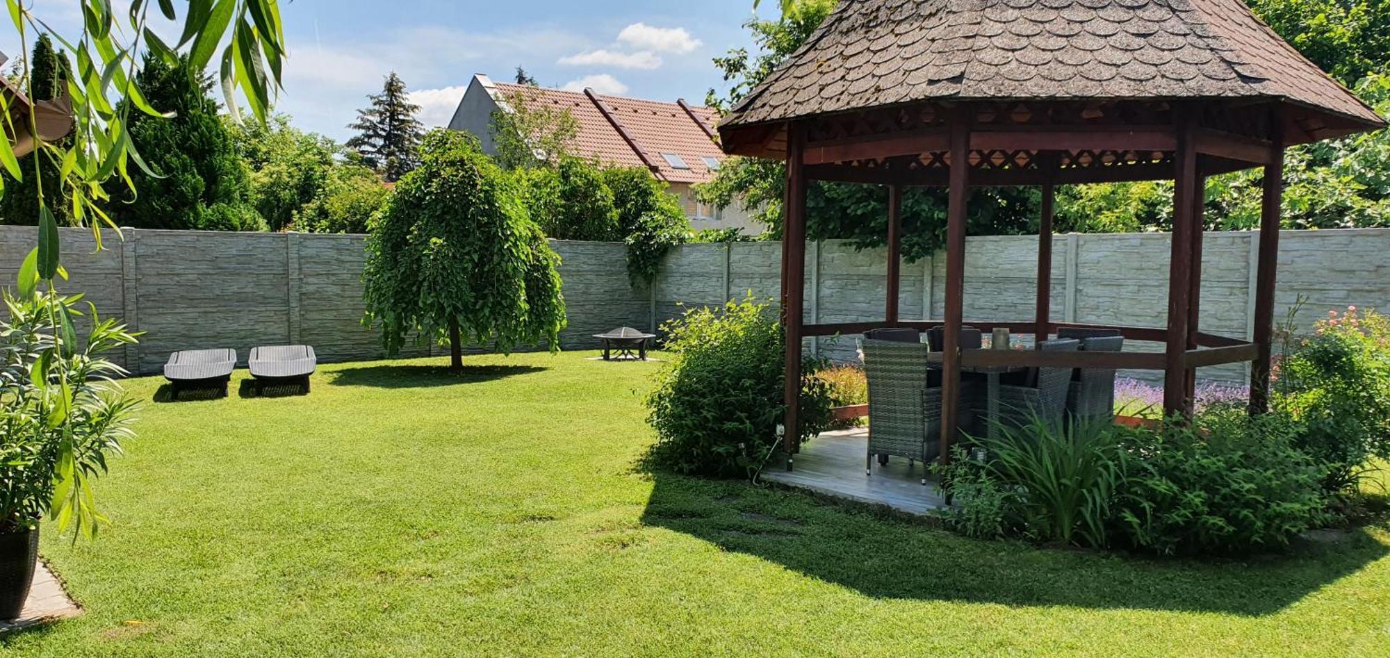 Tamasi Villa- Nyaralohaz Balatonkeresztúr エクステリア 写真