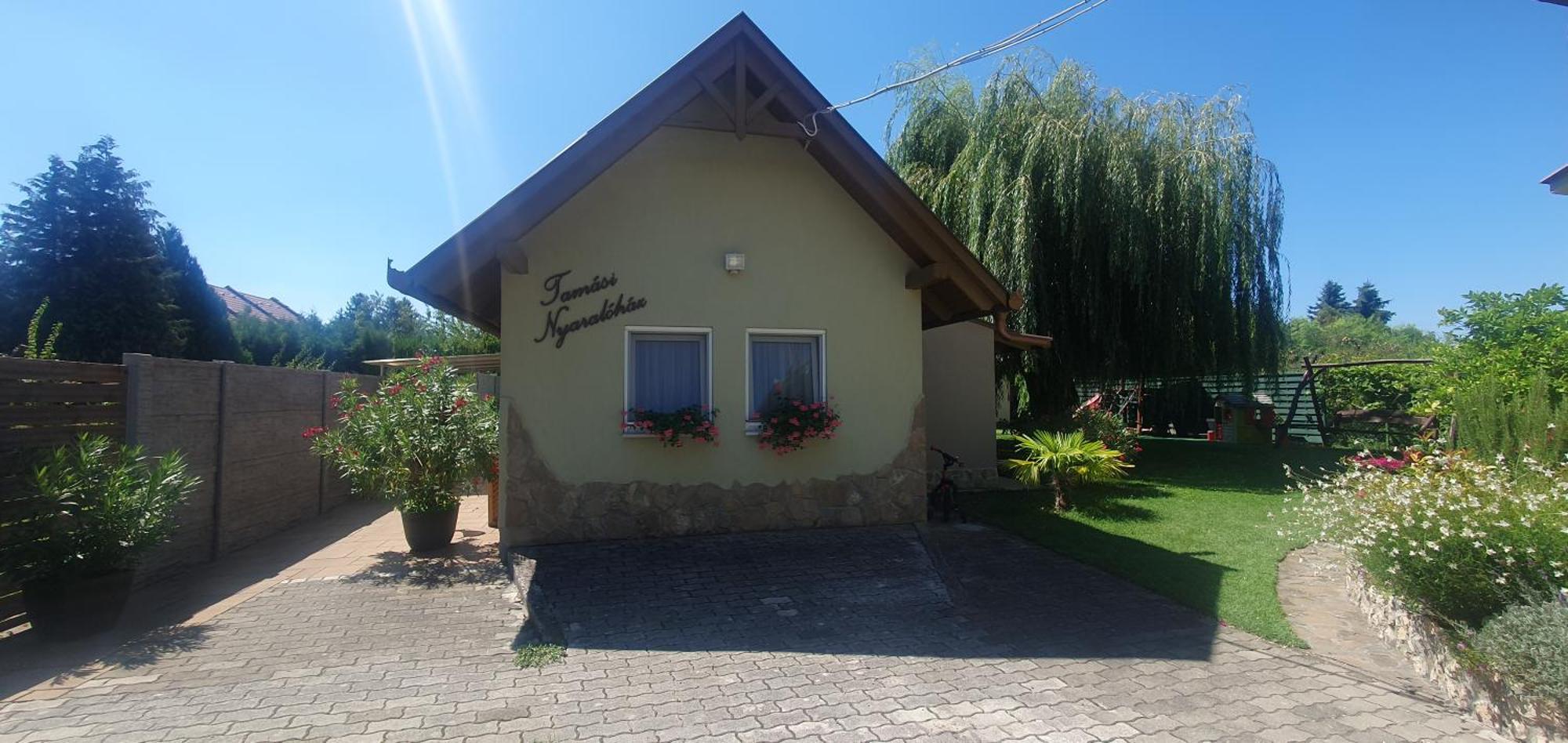 Tamasi Villa- Nyaralohaz Balatonkeresztúr エクステリア 写真