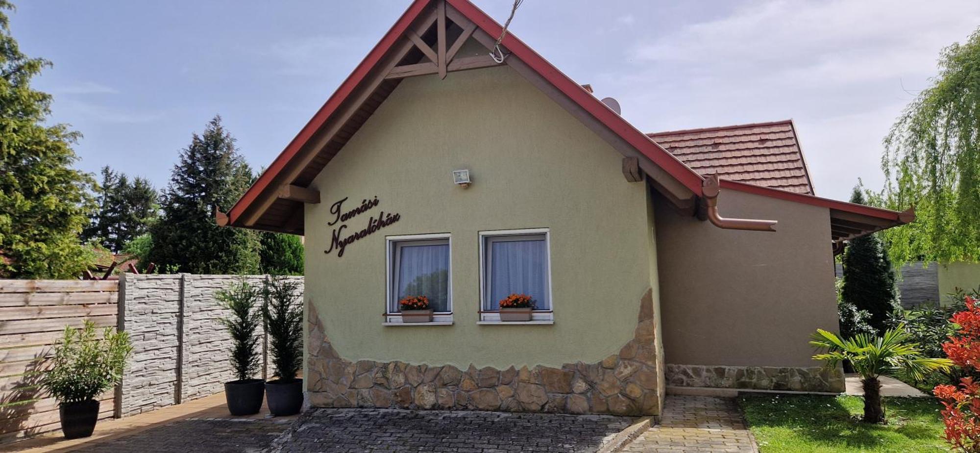 Tamasi Villa- Nyaralohaz Balatonkeresztúr エクステリア 写真